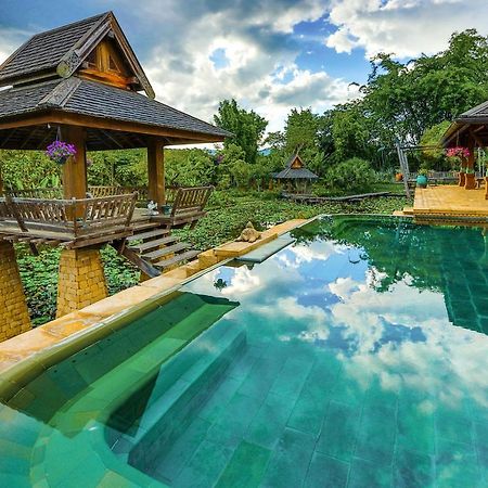 Howie'S Homestay Mae Rim Exteriör bild