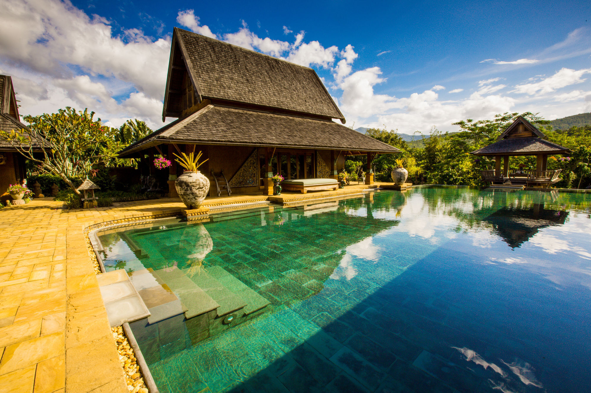 Howie'S Homestay Mae Rim Exteriör bild