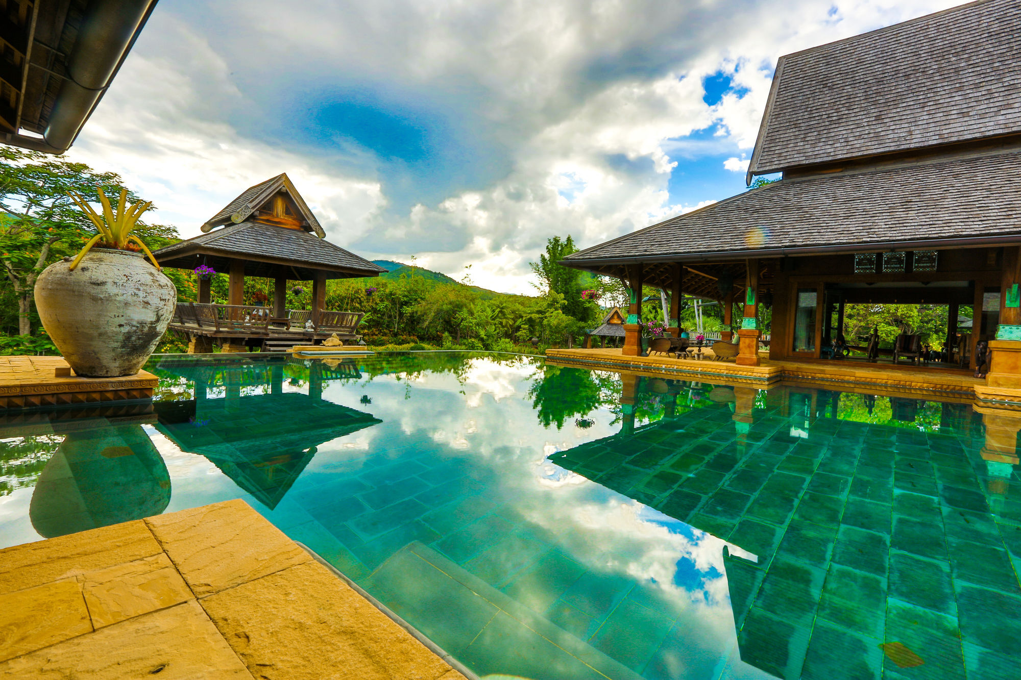 Howie'S Homestay Mae Rim Exteriör bild